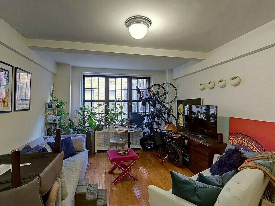 1st image of 50 W 72nd St APT 212