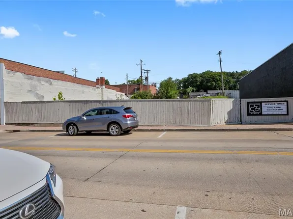 117 E Main St, Festus, MO 63028