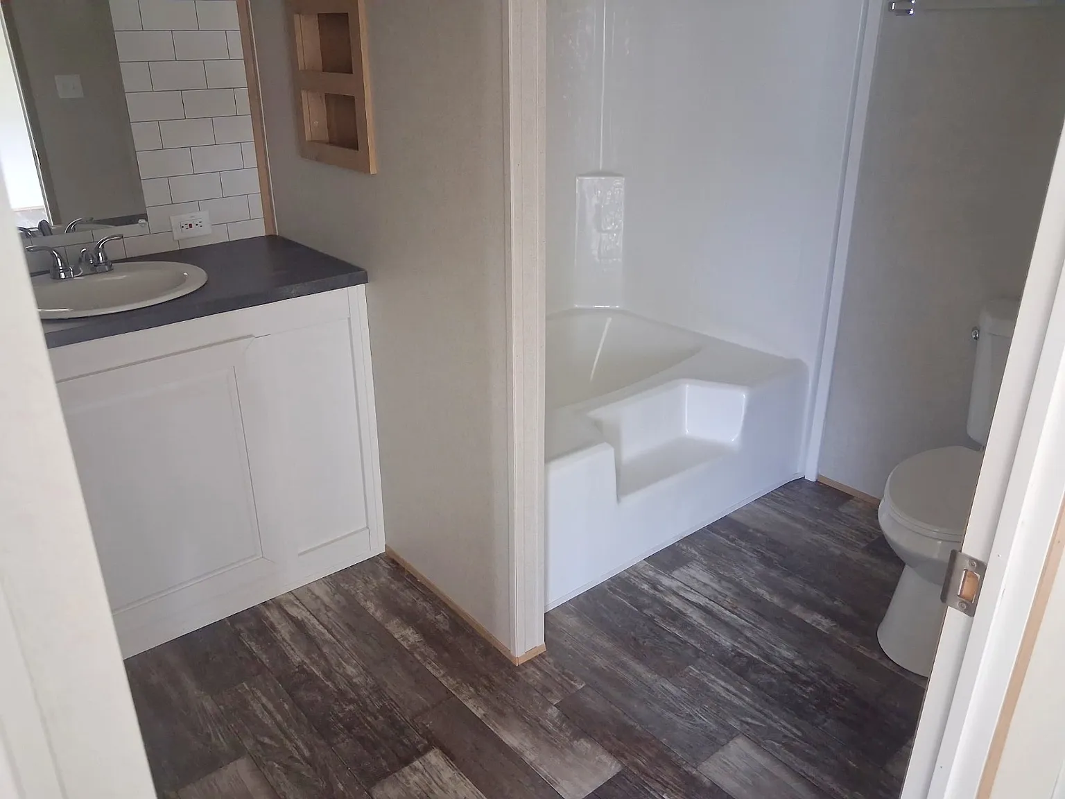 3 bed, 2.0 bath, 1056 sqft, $1,100 — Photo 4