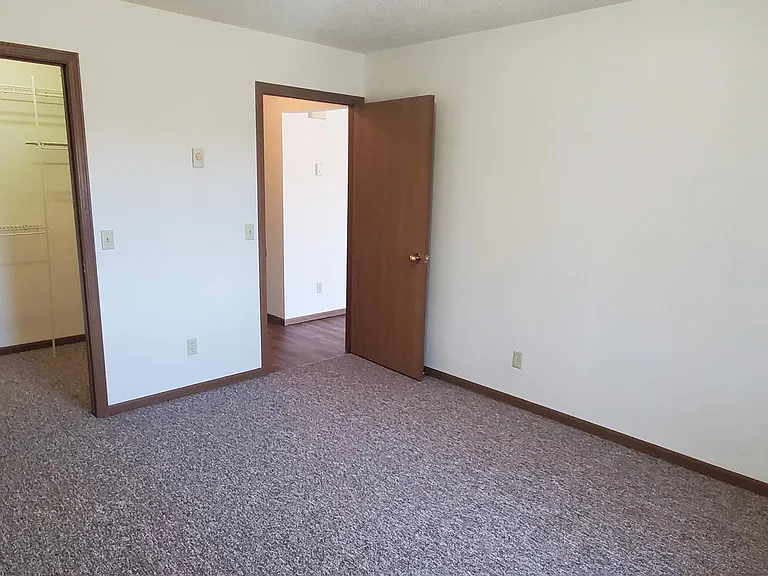 611 Airport Ave — Photo 4