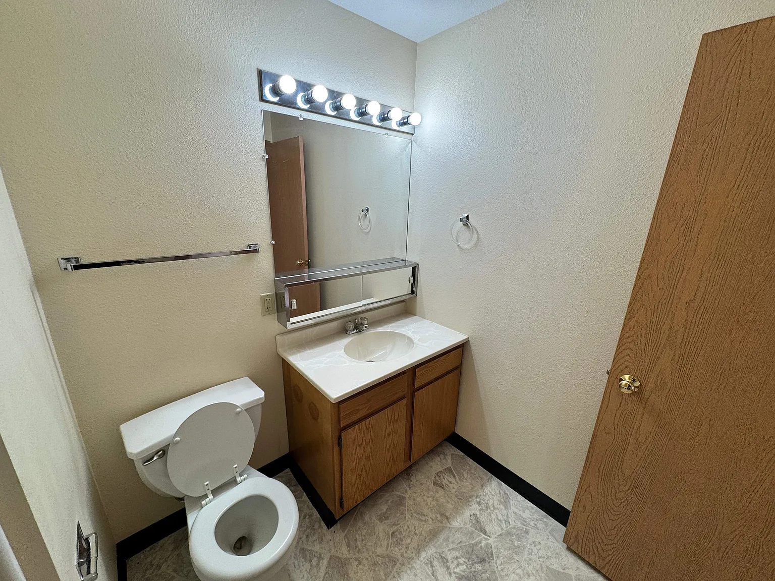 2 bed, 900 sqft, $795 — Photo 4