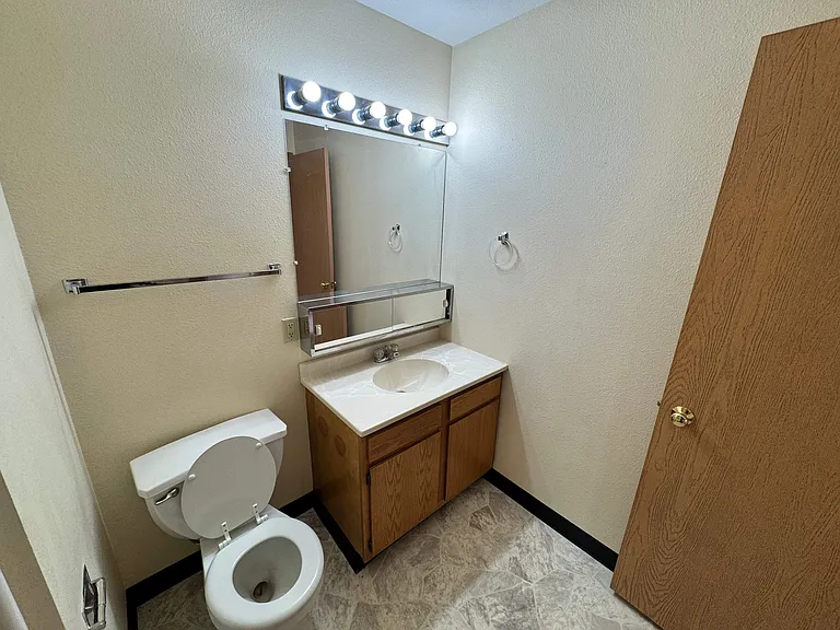 115 1st St #2 — Photo 4