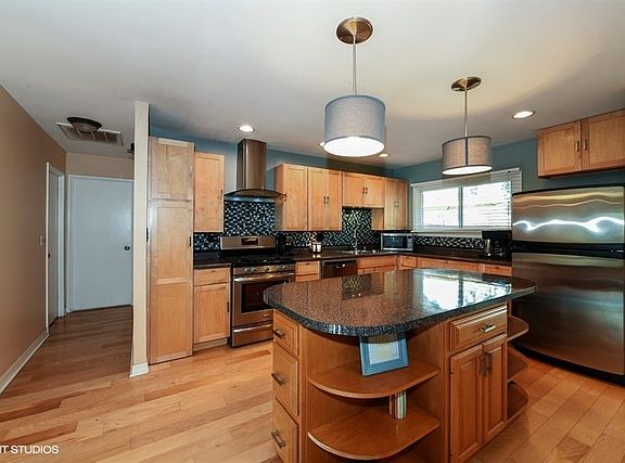 4th image of 1026 Janet Ave