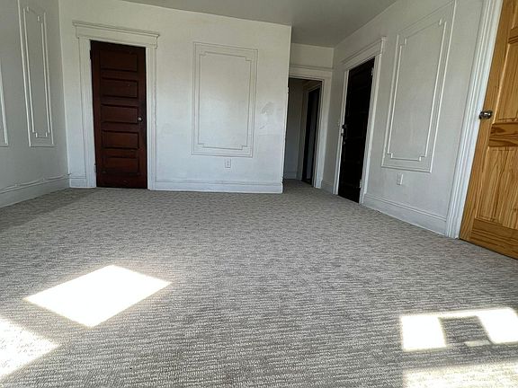 5th image of 10448 114th St