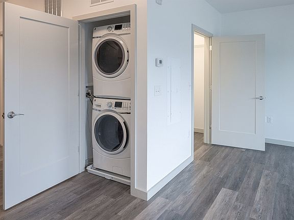 4th image of 180 Telford St Unit 305