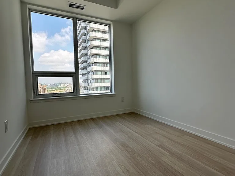 5105 Hurontario St #2208 — Photo 13