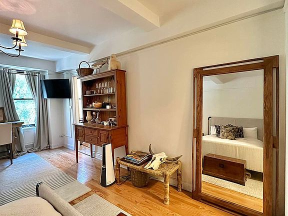5th image of 200 W 15th St APT 2C