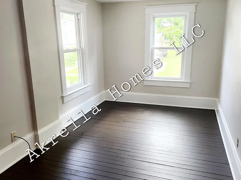 351 Grand Ave — Photo 4