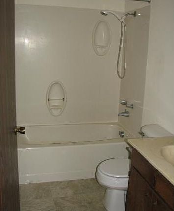 4th image of 718 E Maryland St