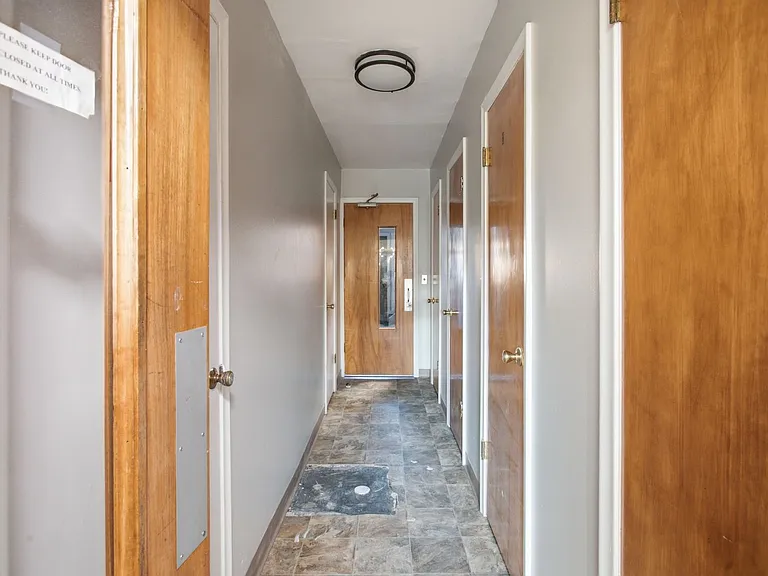 825 South Grand Avenue — Photo 21