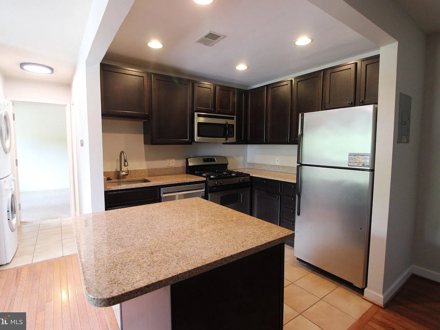 1 bed, 1.0 bath, 615 sqft, $2,075 — Photo 3