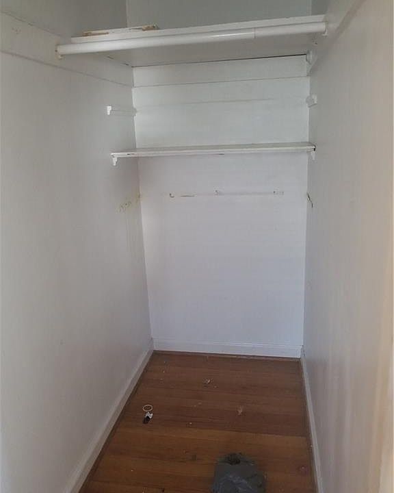 2nd image of 16 W Walnut St