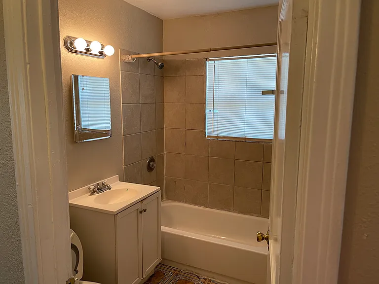 214 Colton Dr — Photo 5