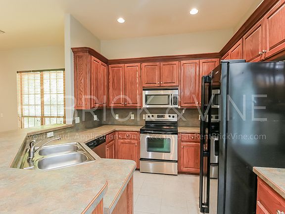 2nd image of 900 Shady Creek Ln