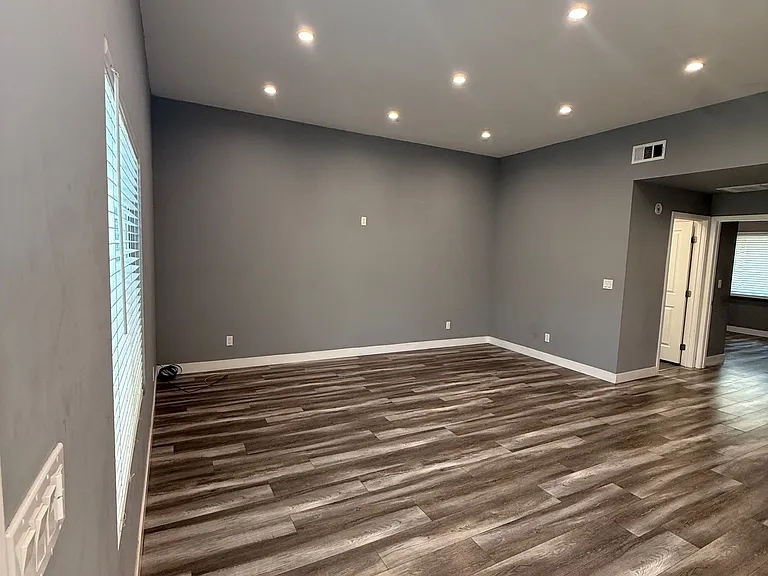 1418 Hewitt St — Photo 3