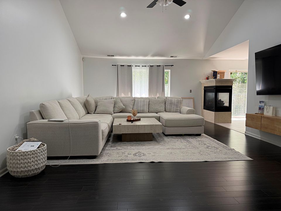 1st image of 3528 Eagle Creek Dr #11