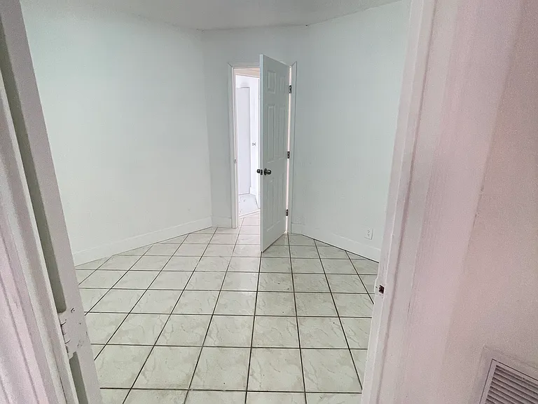 7200 NW 77th St — Photo 38