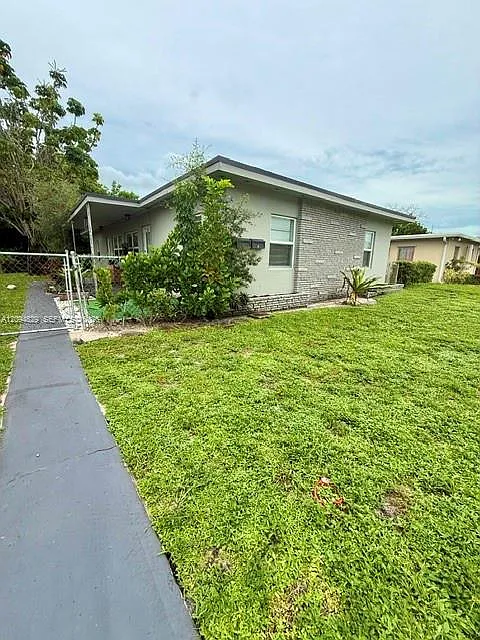 Hoosier Heights — Photo 1
