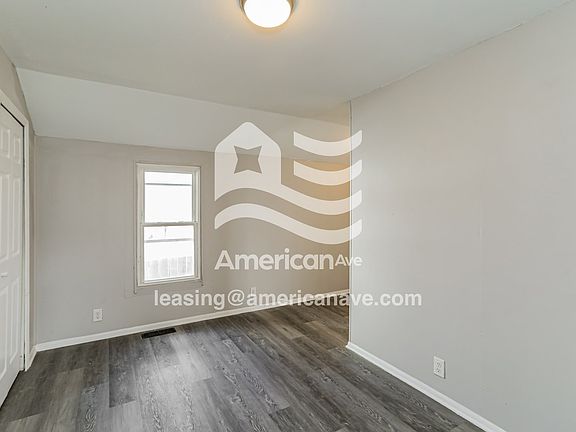1260520_003_living_room_3.jpg