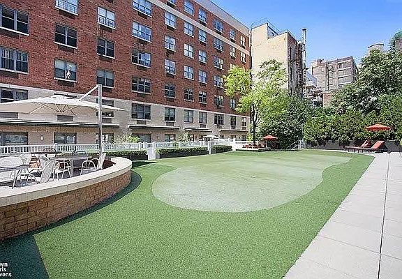 4th image of 516 W 47th St APT S1d