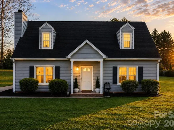 6104 Sunbridge Ct, Charlotte, NC 28269