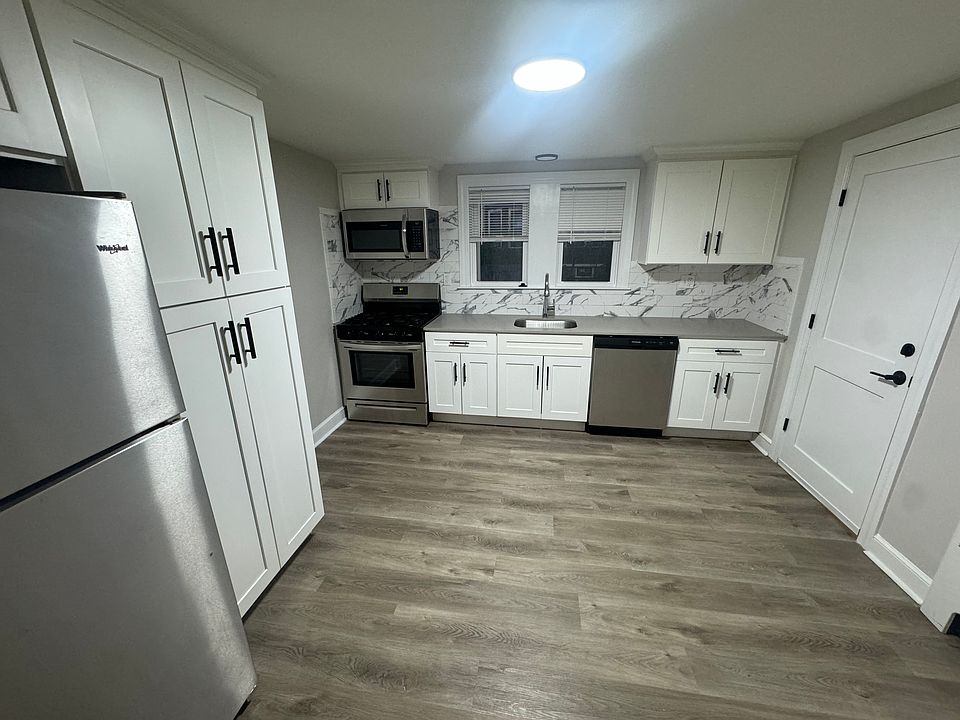1st image of 26 Saint Marks Rd #4
