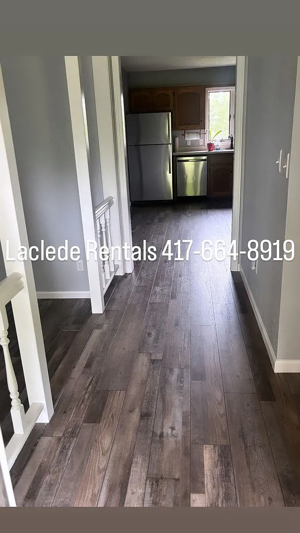 3 Bedroom 2 Bathroom House With 2 Car Garage — Photo 4
