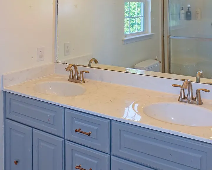 455 Phillips Ln — Photo 16