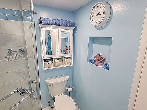 Large, stand alone 3/4 bath