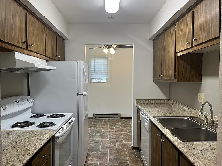 Village Garden Apartments — Photo 3