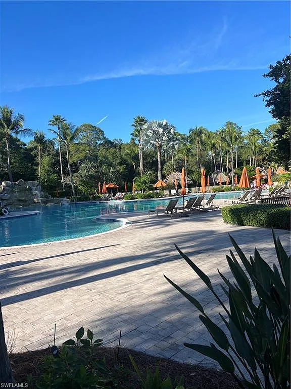 3 bed, 2.5 bath, 2004 sqft, $6,280 — Photo 2