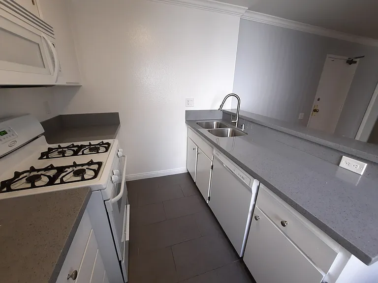 7523 Hollywood Blvd — Photo 21