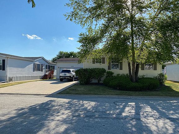 3rd image of 25736 Shinnecock Dr
