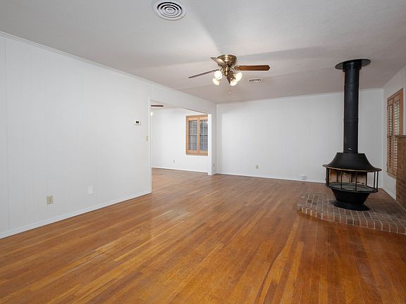 3rd image of 2050 Bowie St