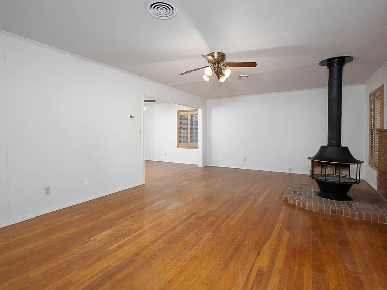 2050 Bowie St — Photo 3