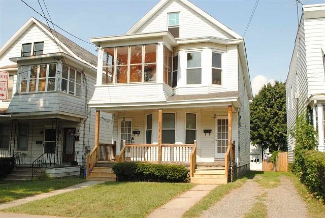 1st image of 131 Woodlawn Ave