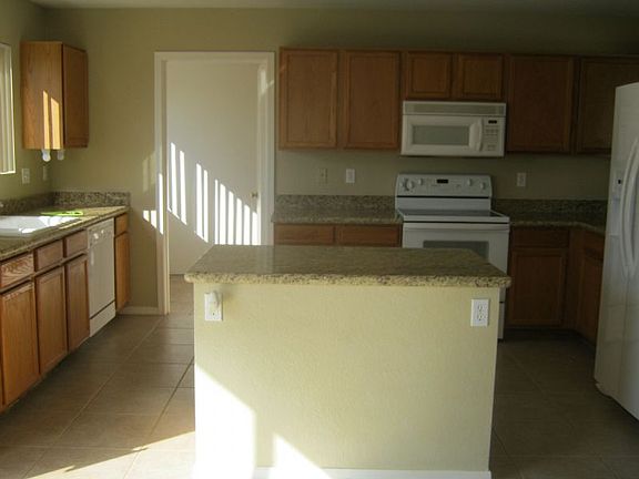 4th image of 10611 E Balmoral Ave