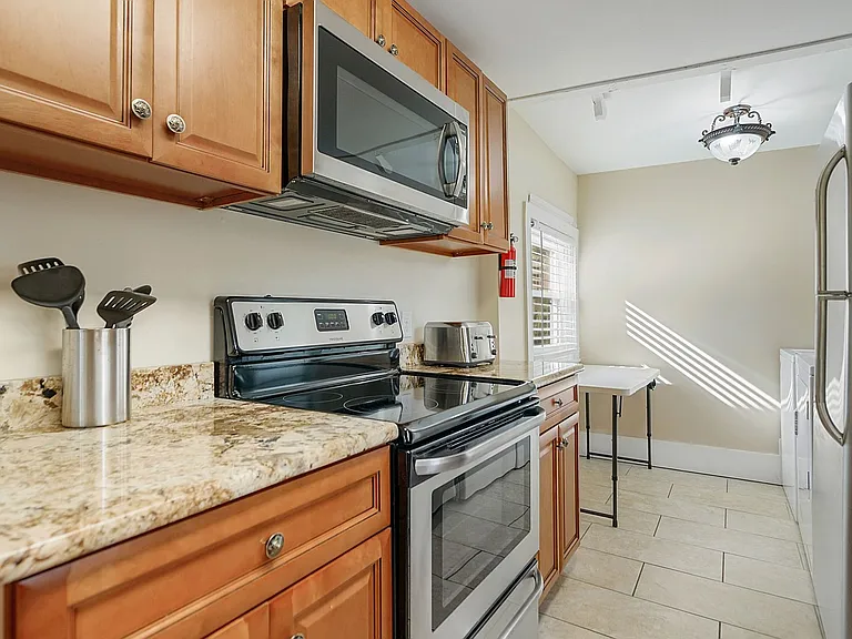 14 Sanchez Ave — Photo 32