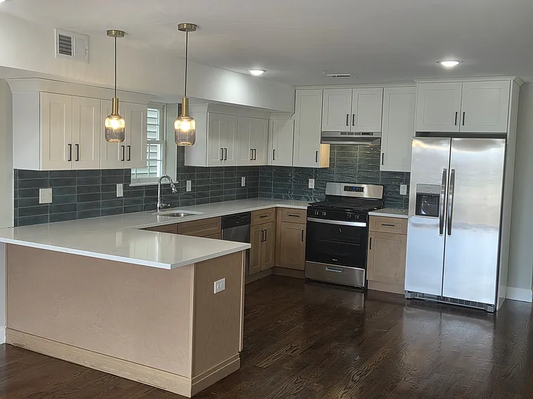 154 Oliver St #2 — Photo 2