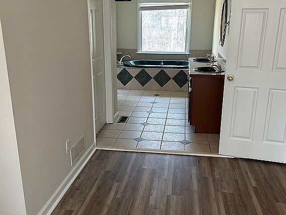 3rd image of 3265 Greenhill Ct