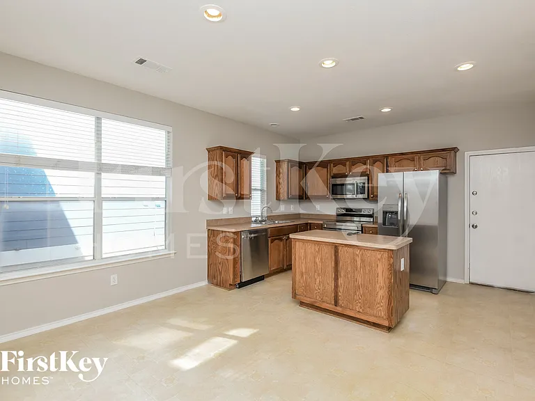 11004 Kinston St — Photo 5
