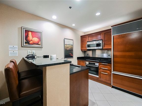 4th image of 125 E Harmon Ave #414