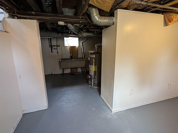 4th image of 1705 Burlingame Ave SW