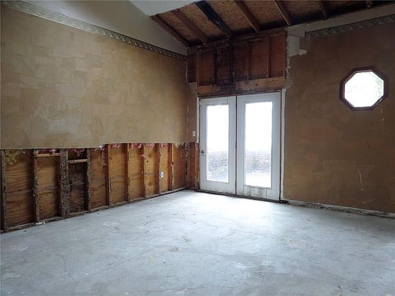 3rd image of 536 N Madriver St
