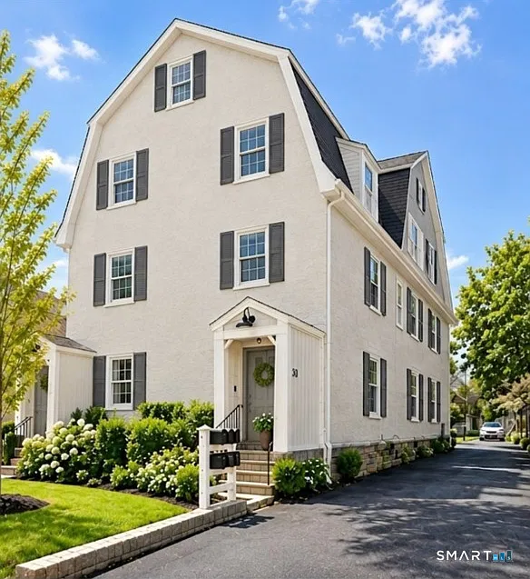 30 Woodbury Ave