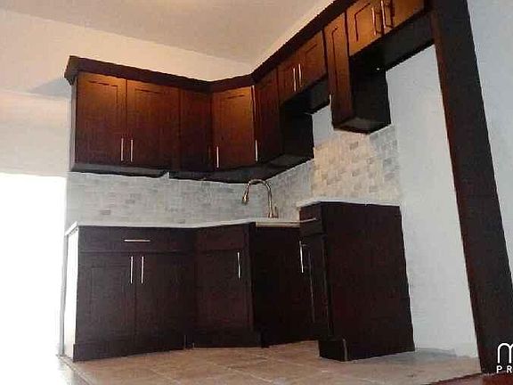 2nd image of 173 Irving Ave APT 2L