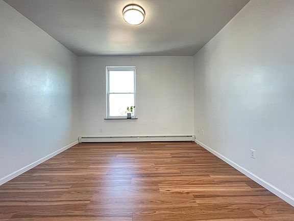 5th image of 291 Hylan Blvd #2