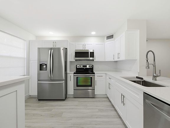 3rd image of 2901 Victoria Circle #B2