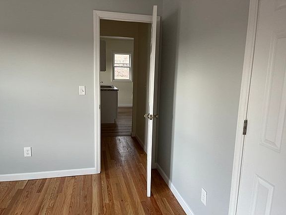 4th image of 752 Alden St #1