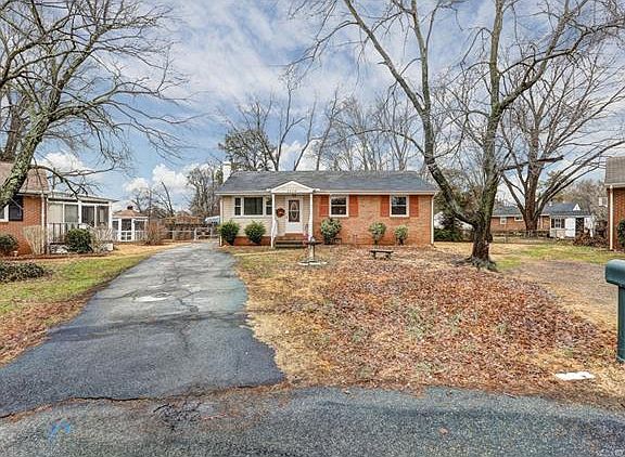 2nd image of 2506 Crumpton Dr